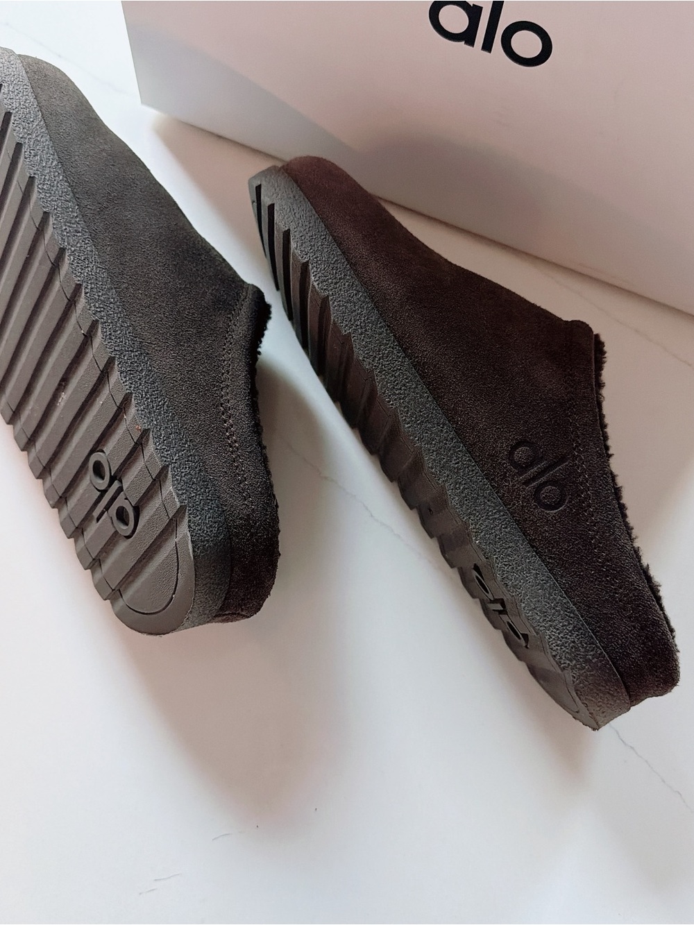 Alo Recovery Slipper, Espresso - Picture 9 of 10